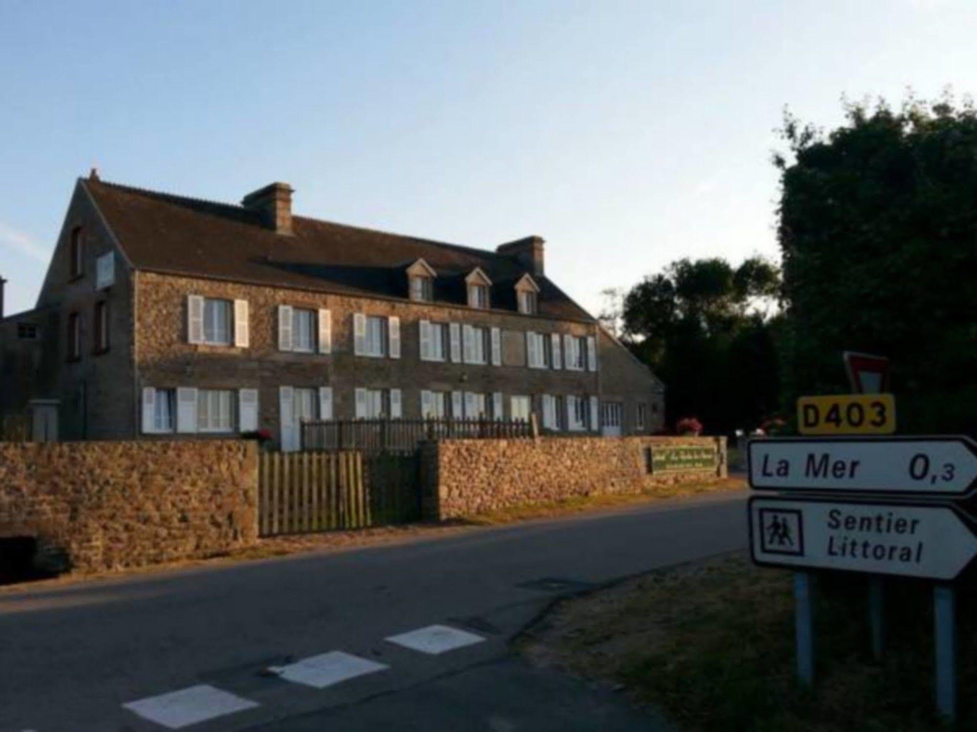 La Roche Du Marais Hotel Omonville-la-Petite Bagian luar foto